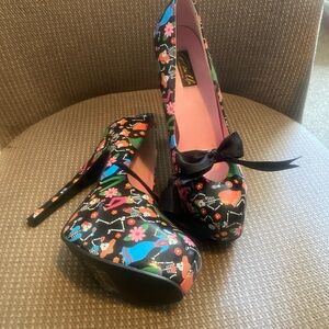 Pinup Couture Black Heels Classic day of the dead  Pumps